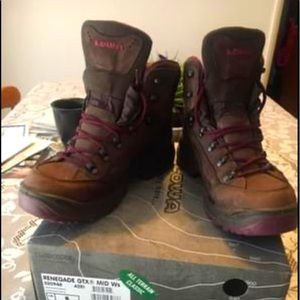 Lowa Renegade women’s 10 hiking boots WP
